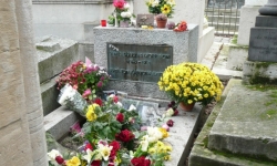 The tomb of Jim Morrison The tomb of Jim Morrison